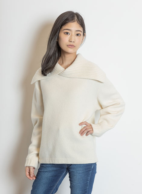 Wide-collar White Sweater
